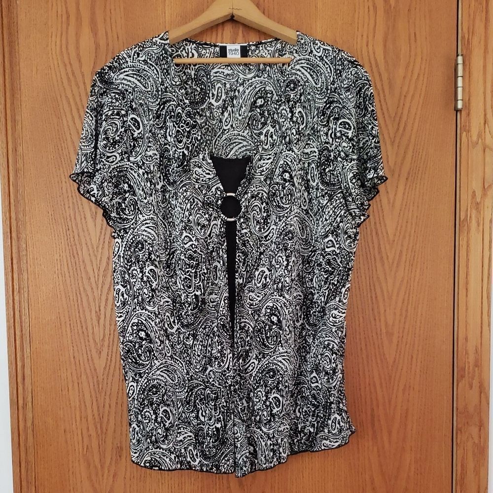 Very Nice Studio 1940 Flowy Paisley Top w/ Black Front Underlay Sz 2X